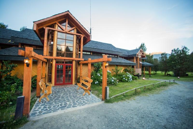 Yelcho En La Patagonia Hotel Coyhaique Exterior photo